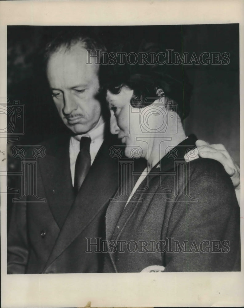 1947 Press Photo Muriel McCormick Hubbard, Fowler McCormick at sister's funeral