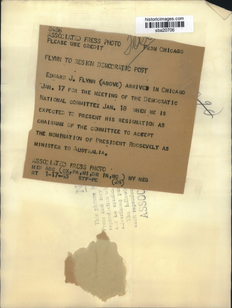 1943 Press Photo Edward J. Flynn arrived in Chicago for the meeting - sba20706