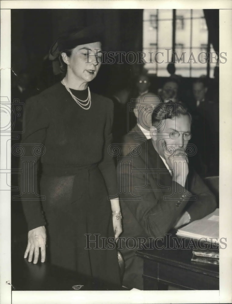 1939 Press Photo Wilbur Schuh Prevents 2 Witnesses From Appearing Before Comm