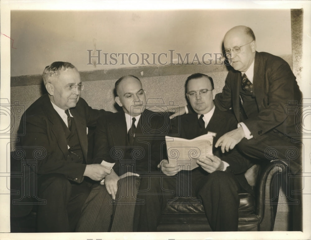 1940 Press Photo S Methodist conference BishopIban Lee Holt and others meet