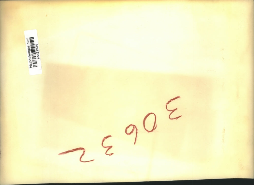 1958 Press Photo Mrs HIraman Parks, Pres of Women's Golf Assoc Shows Trophy