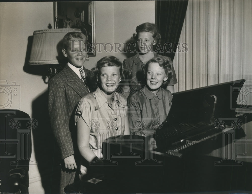 1948 Press Photo Gov. Ear Warren Children enjoying Jam Session at their home