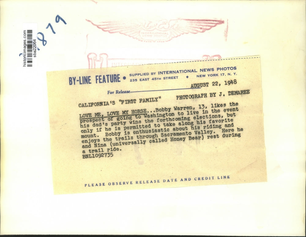 1948 Press Photo Bobby Warren resting with Nina after their trail ride