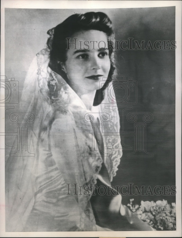 1947 Press Photo Margaret Morrison Miller wearing her wedding gown - sba22481