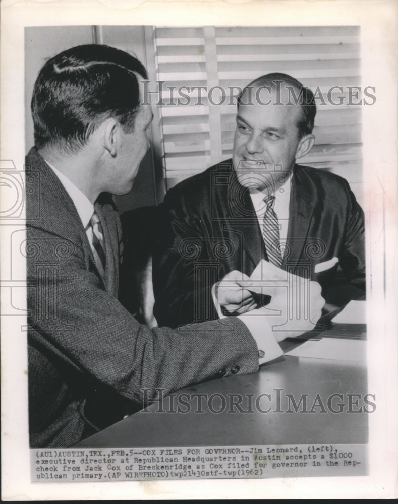 1962 Press Photo Jim Leonard Accepts $1000 Check From Jack Cox as He Filed Gov
