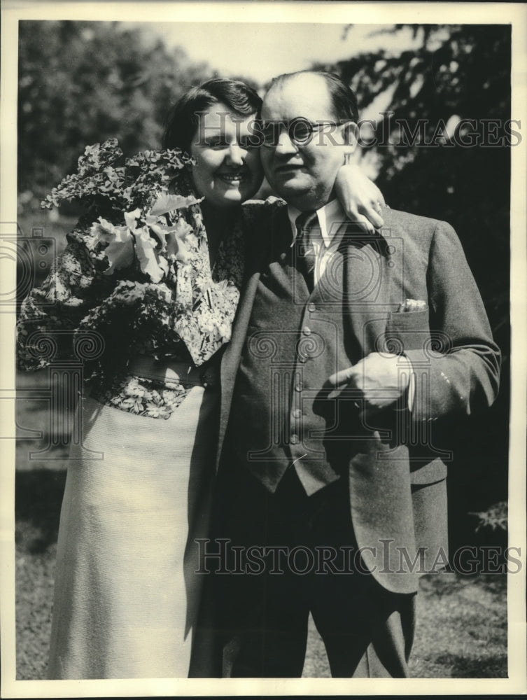 1954 Press Photo William F. Gettle rescued from kidnappers shown with his wife