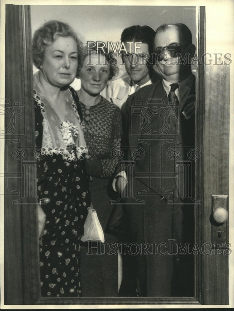 1934 Press Photo William Gettle rescued from kidnappers shown with family