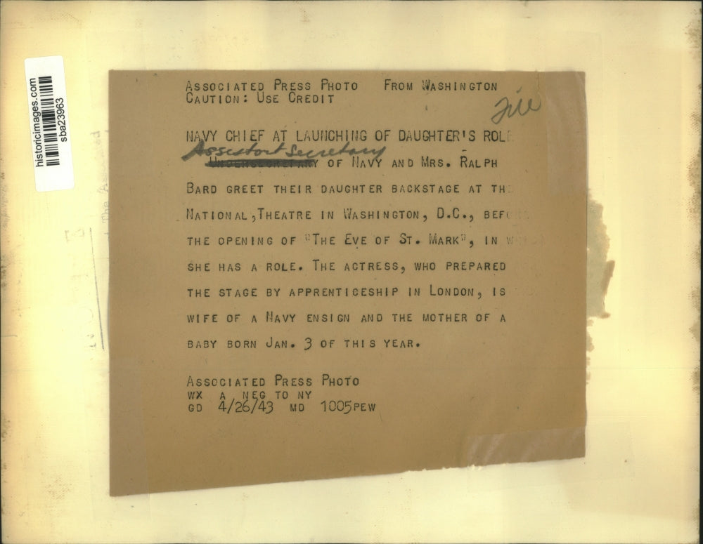 1943 Press Photo Navy officer Ralph Bard and wife at daughter's launching role