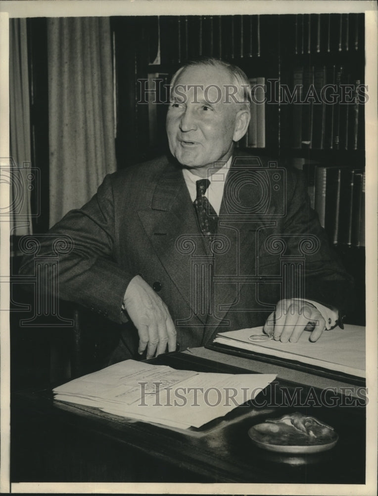 1944 Press Photo Sewell L. Avery declares seizure of Ward&#39;s Company - sba24102- Historic Images