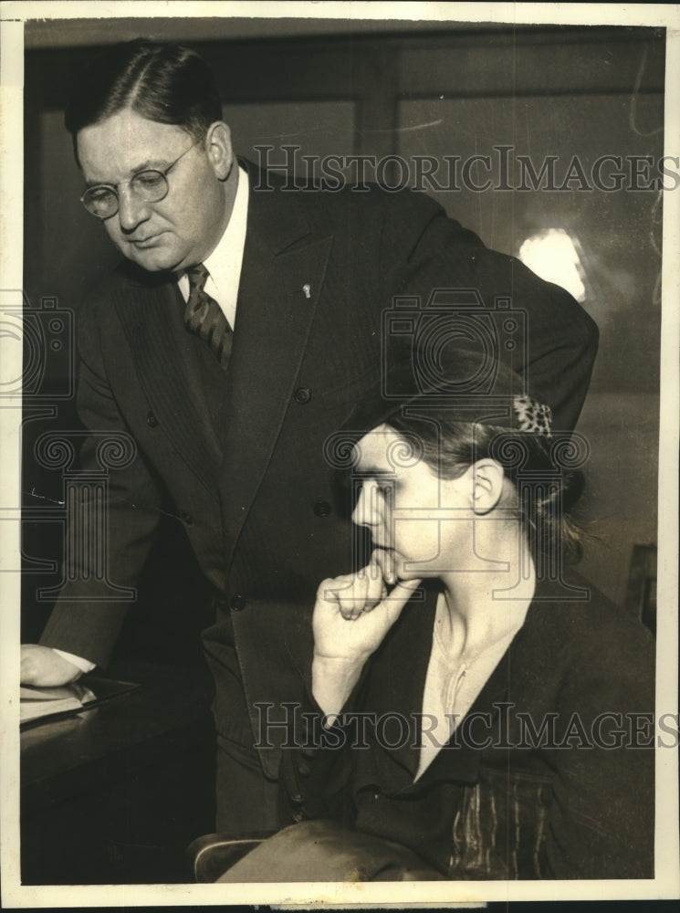 1934 Press Photo Judge Green and Jane Emery Newton faced a mentality Test