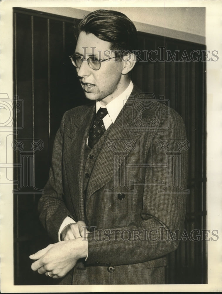 1942 Press Photo William Arthur Schuller Radio Operator arrested by FBI in L.A.