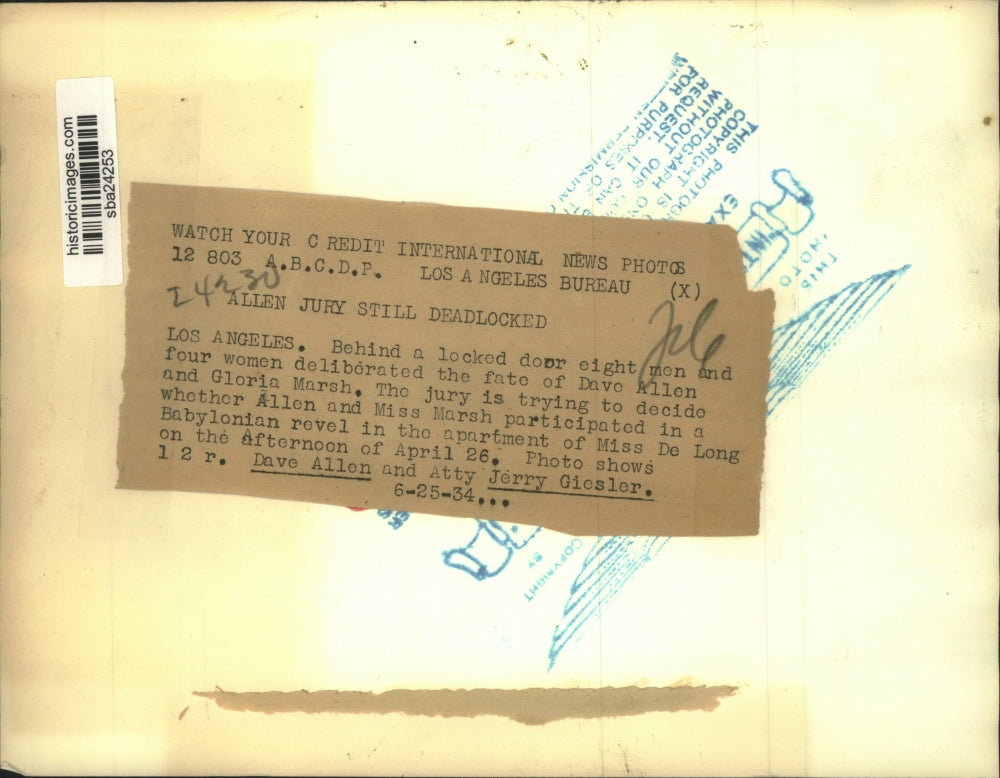 1934 Press Photo Dave Allen and his lawyer wait for the jury decision