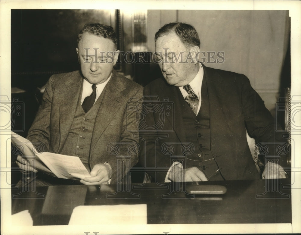 1937 Press Photo Senator Byrd And Senator Joseph Robinson With A Cost Cut Plan