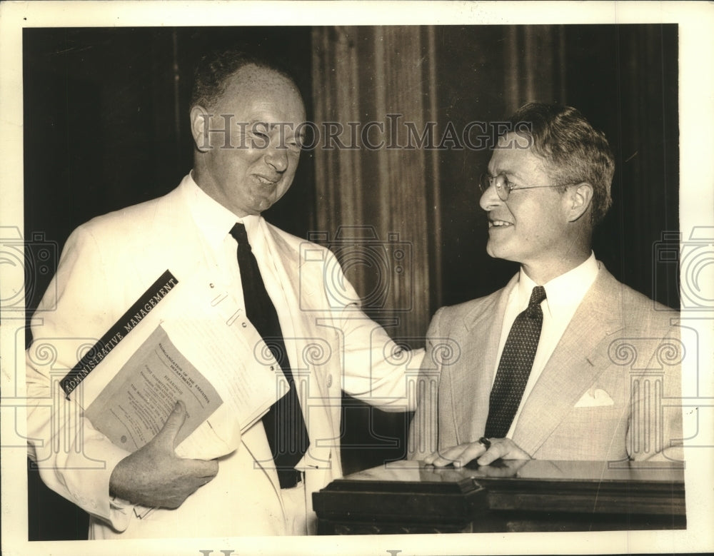 1937 Press Photo Senator Harry Byrd Of Virginia Chatting with Luther Gulick