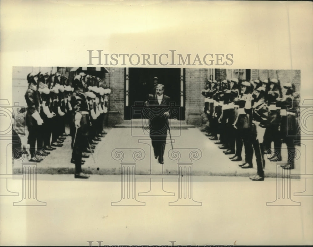 1943 Press Photo Pierre Laval leaves after his meeting with French Cabinet- Historic Images