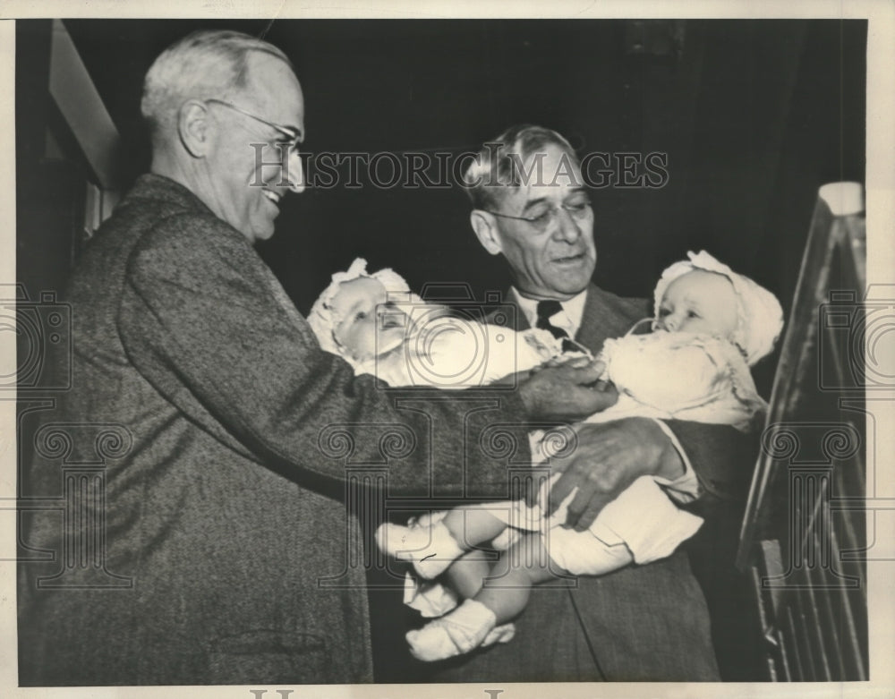 1946 Press Photo Pres.Truman greets grandchildren of Press Sec. Charles Ross- Historic Images