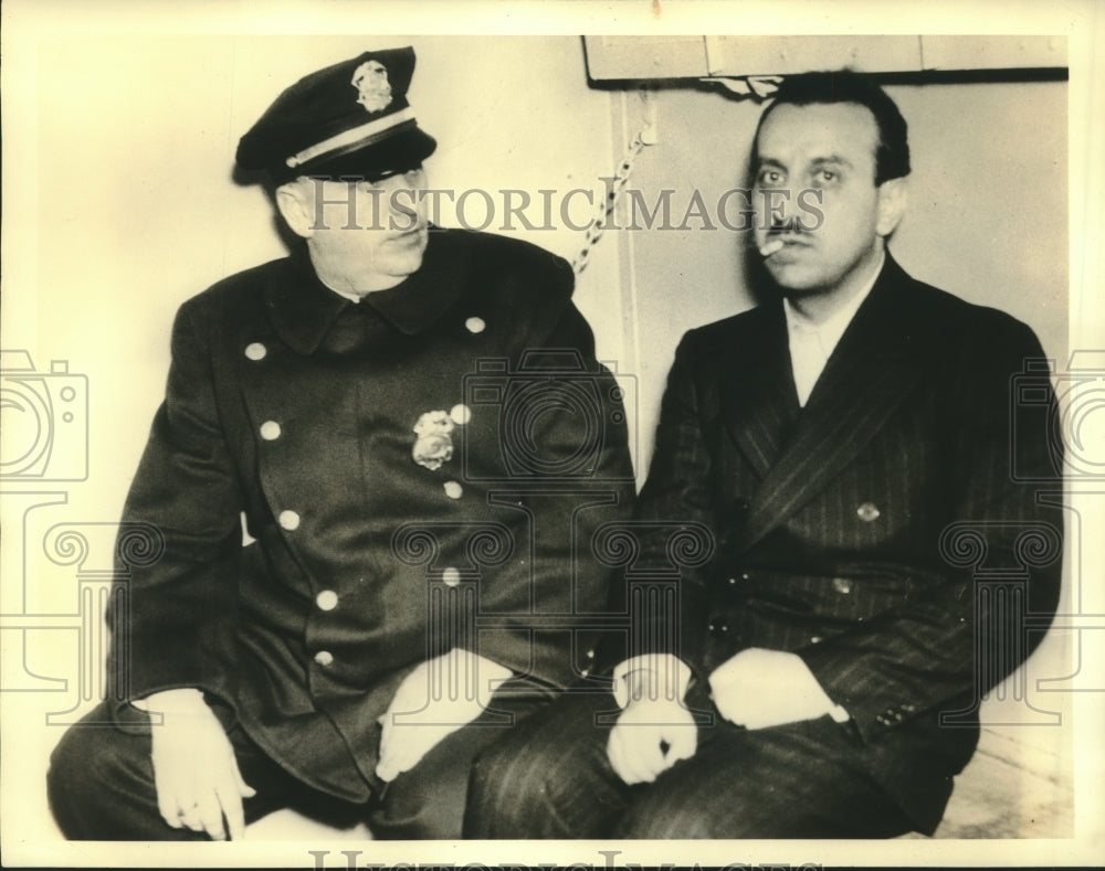 1939 Press Photo Henry G Begin Gives Self Up in Shooting Death of Freida Edson