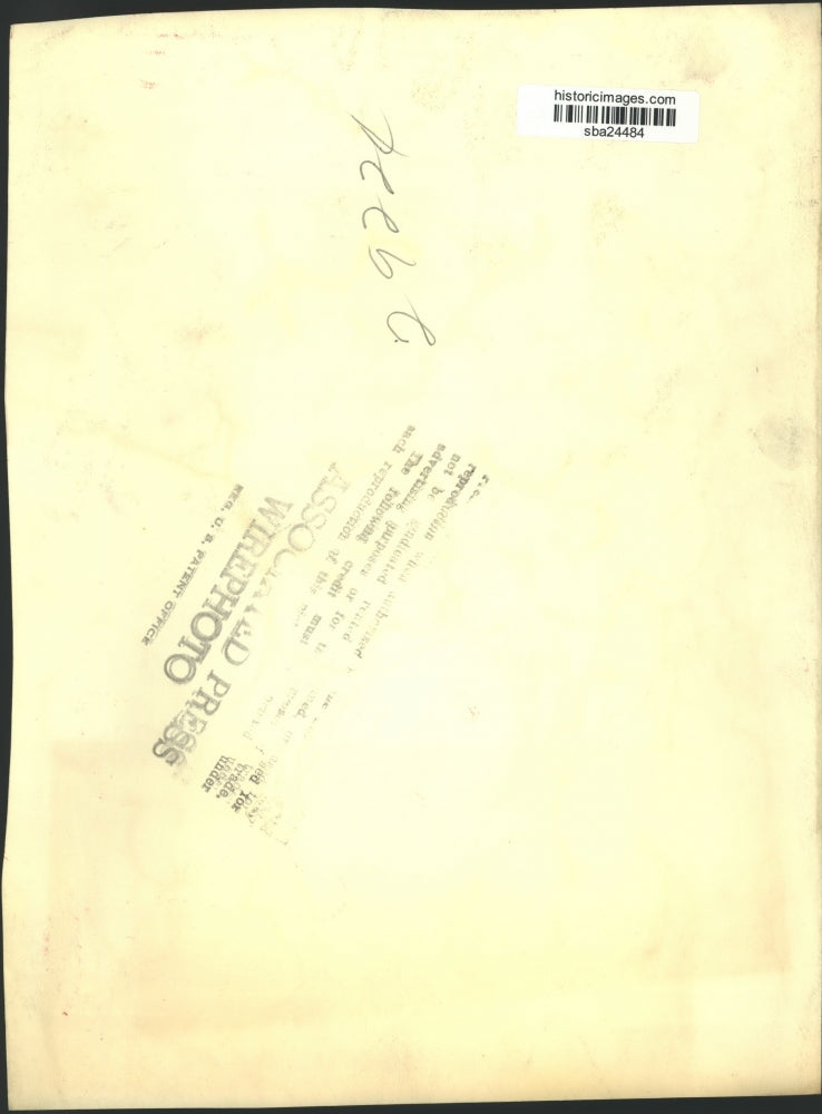 1946 Press Photo President Truman and Admiral T. Anderson inspect Naval Center