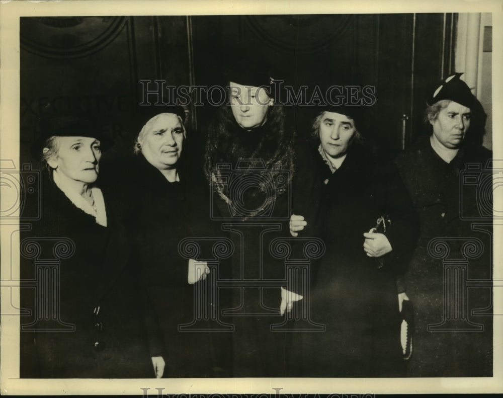 1939 Press Photo Mothers plead to Governor Lehman for their doomed sons