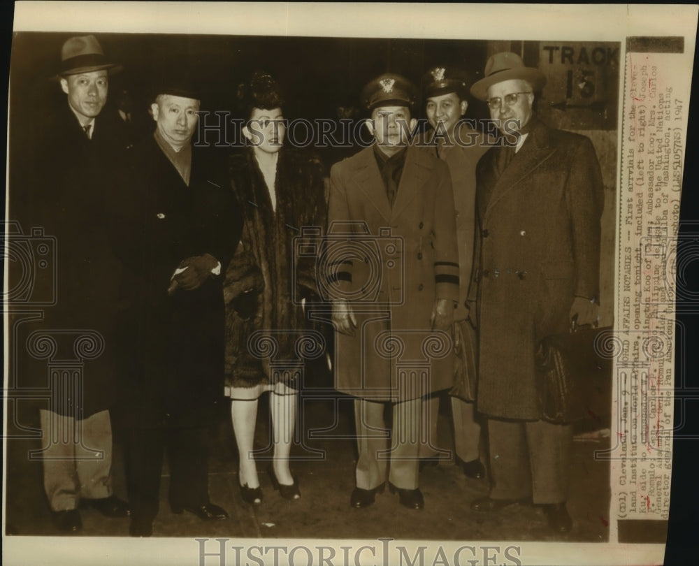 1947 Press Photo Cleveland Institute for World Affairs arrival of participants