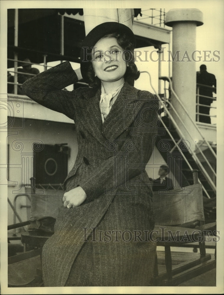 1936 Press Photo Donna Dameral aboard the Santa Paula Liner to visit family- Historic Images