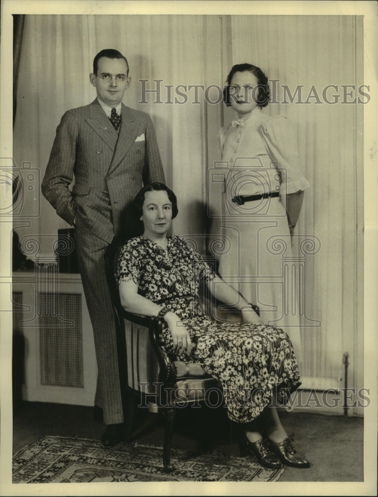 1936 Press Photo Mrs Arthur Vandenburg wife of US Senator of Michigan & children