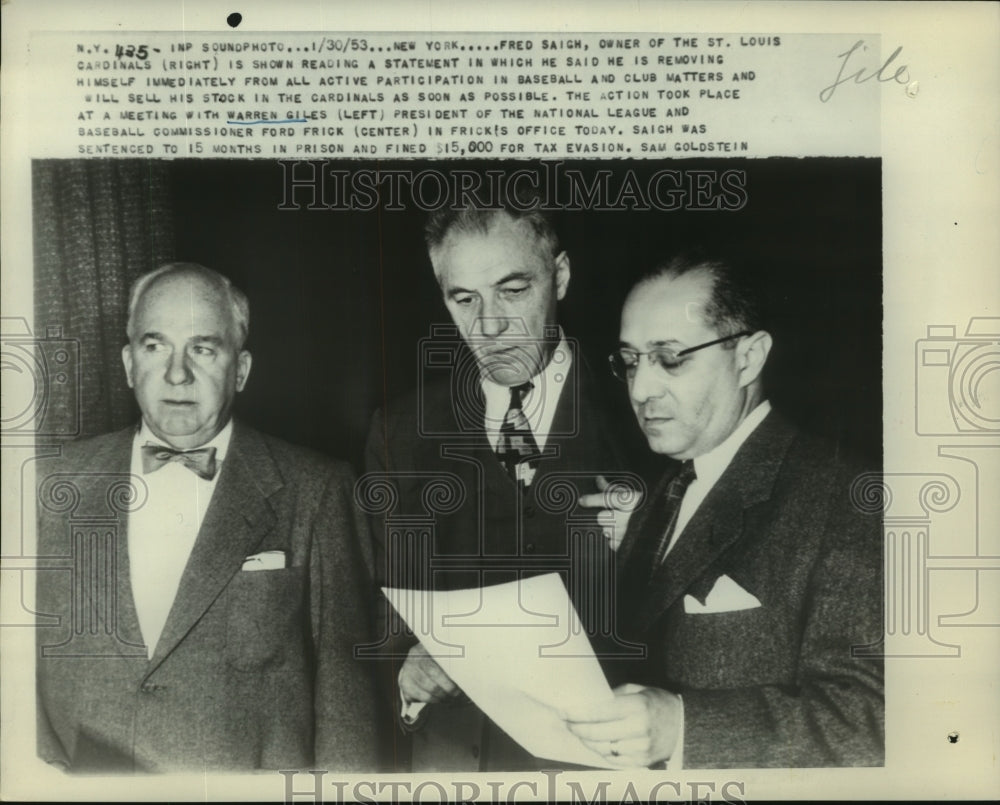 1953 Press Photo Fred Saigh sentenced to jail for tax evasion and sports heads