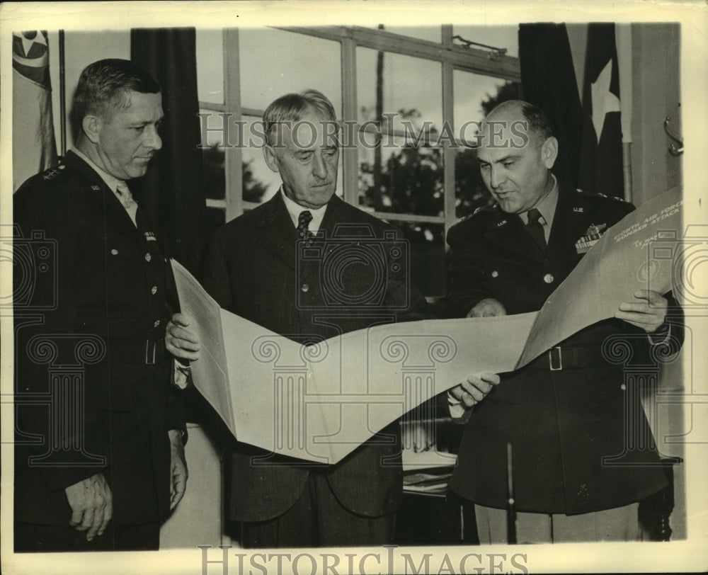 1943 Press Photo Henry Stimson confers with Military Commanders in England