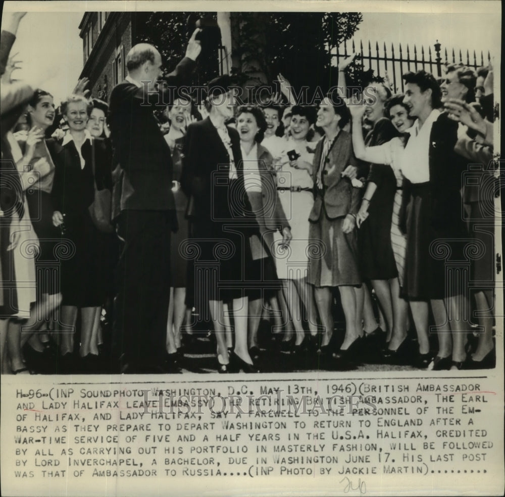 1946 Press Photo British Ambassador &amp; Lady Halifax Bid Farewell to Personnel