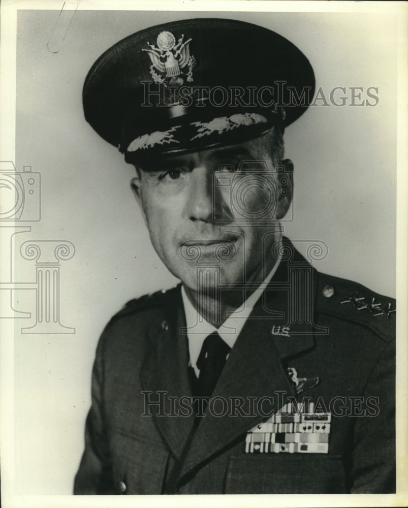 Press Photo Lt Gen Sam Maddux Jr Commander Air Training Command - sba26177