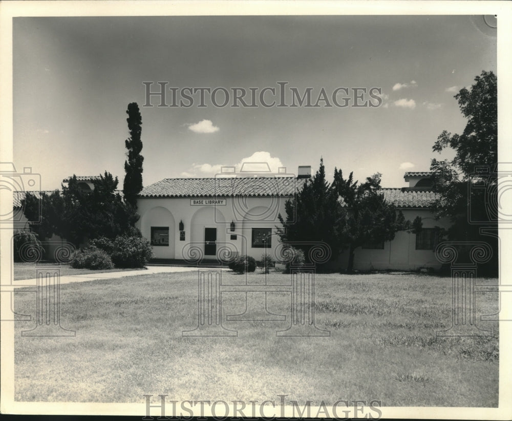Press Photo Base Library at Randolph Air Force Base - sba26850