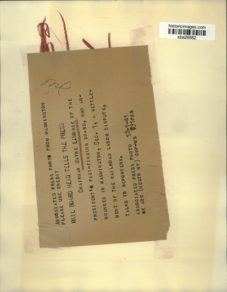 1941 Press Photo Chairman Wayne Morse talks to reporters after announcement