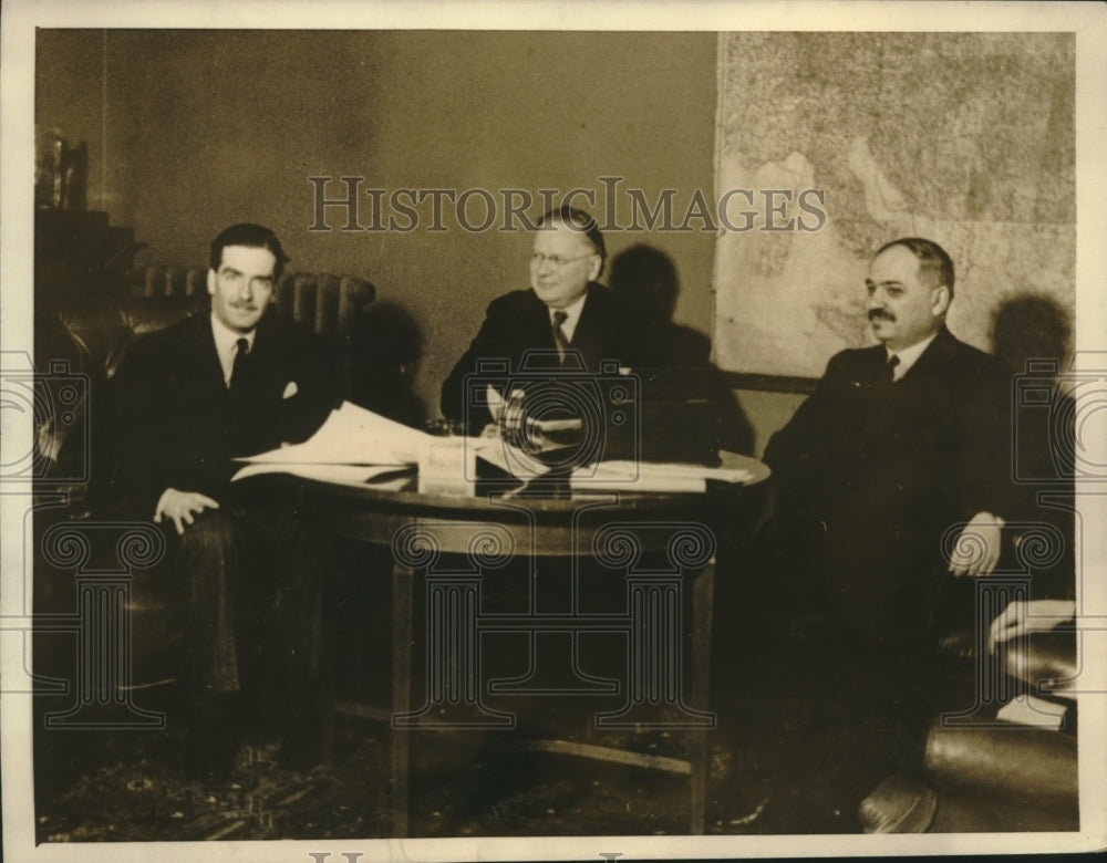 1935 Press Photo Officials at Start of Peace Discussion Between England & Soviet