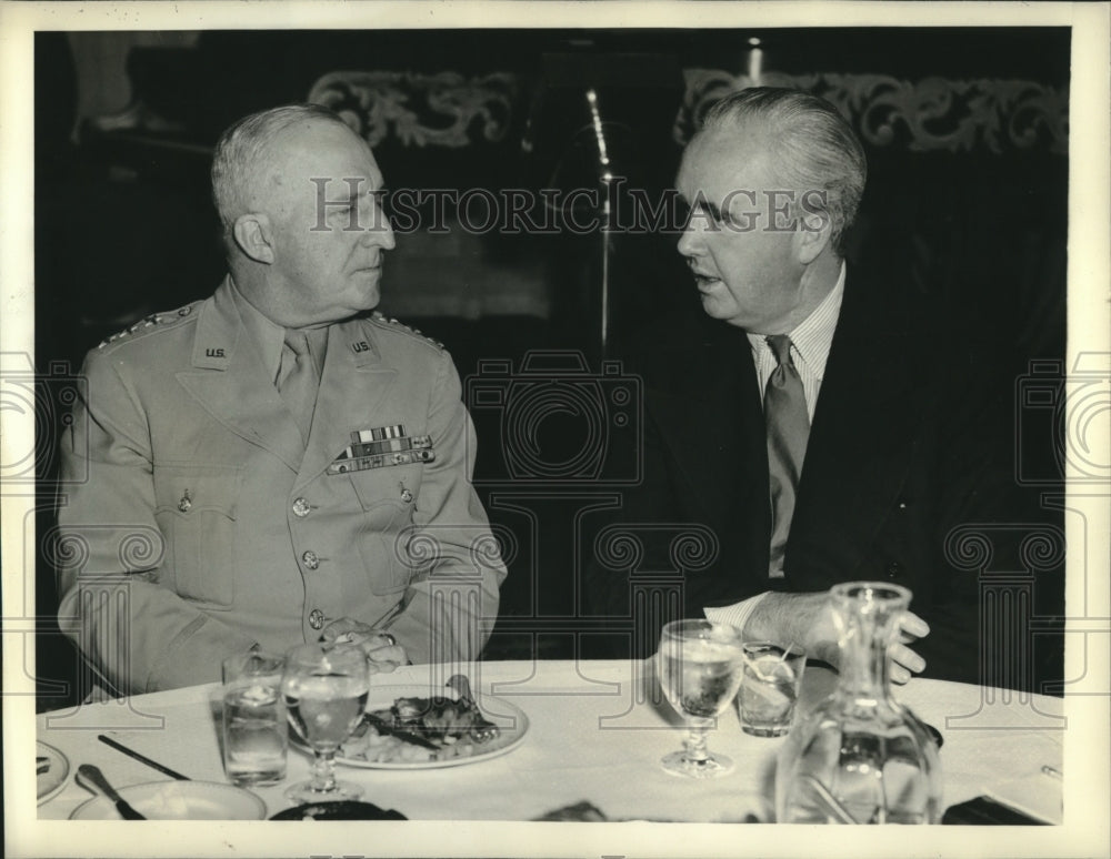 1942 Press Photo Lt Gen Hugh Drum talks with Joseph Connolly during luncheon- Historic Images