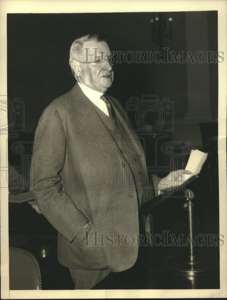 1933 Press Photo Paul Garrett testifies before Senate Finance Committee