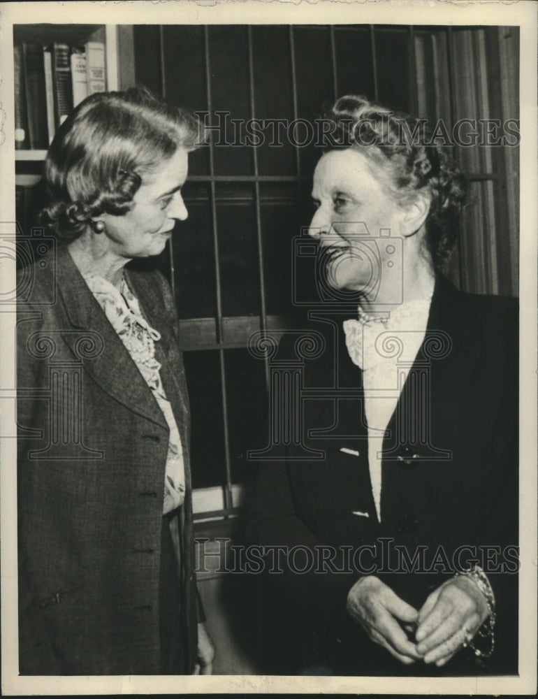 1946 Press Photo Lady Nancy Astor visits British Embassy in Washington, DC