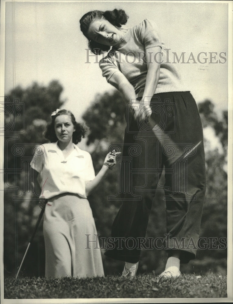 1940 Press Photo Ellamae Williams at gold vs Joan Macgowan in California- Historic Images