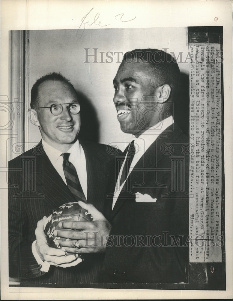 1951 Press Photo Penn football Captain Bob Evans, 1st black to receive the honor- Historic Images