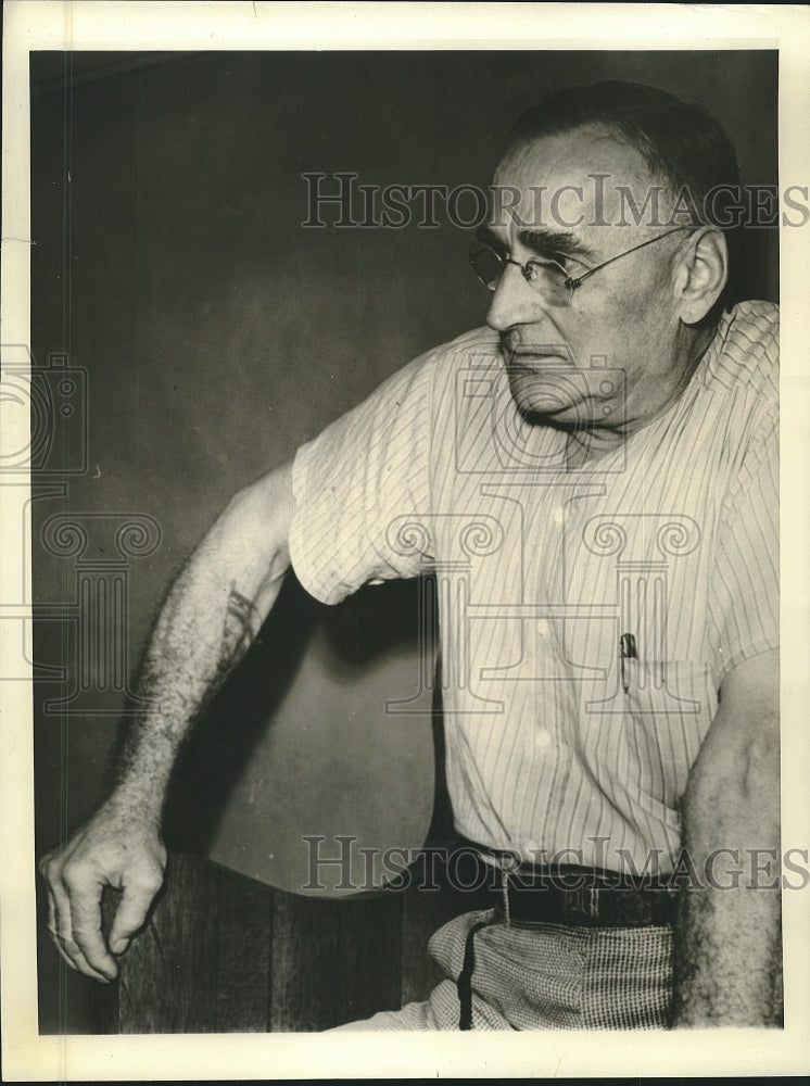 1941 Press Photo Carl Julius Schmidt in custody in Detroit - sba27581
