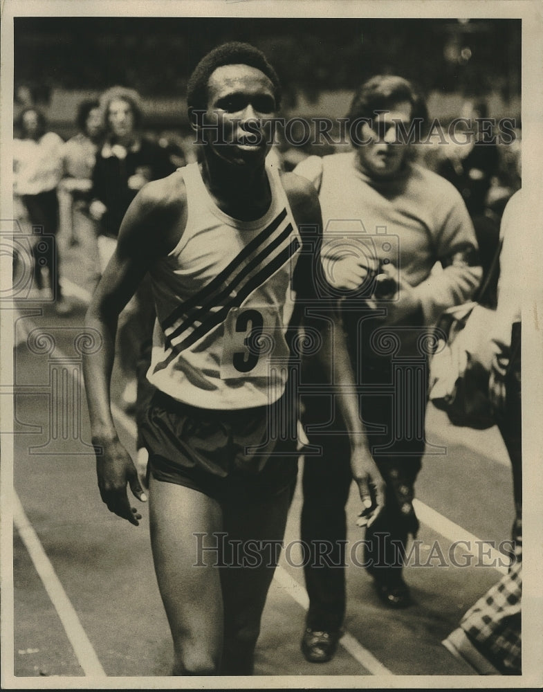 1975 Press Photo Filbert Bayi of Tanzania, First Finisher of Wanamaker Mile- Historic Images