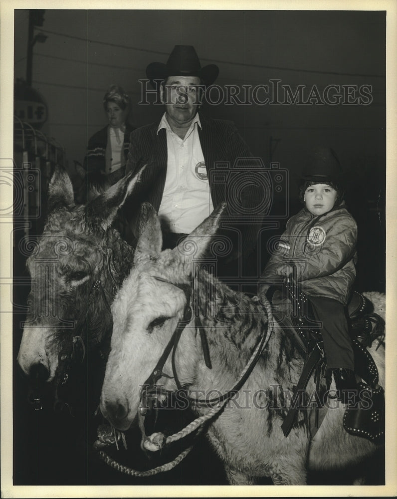 Press Photo Texas Trail ride Mr JC Runk & soon Jay Allen riding horses