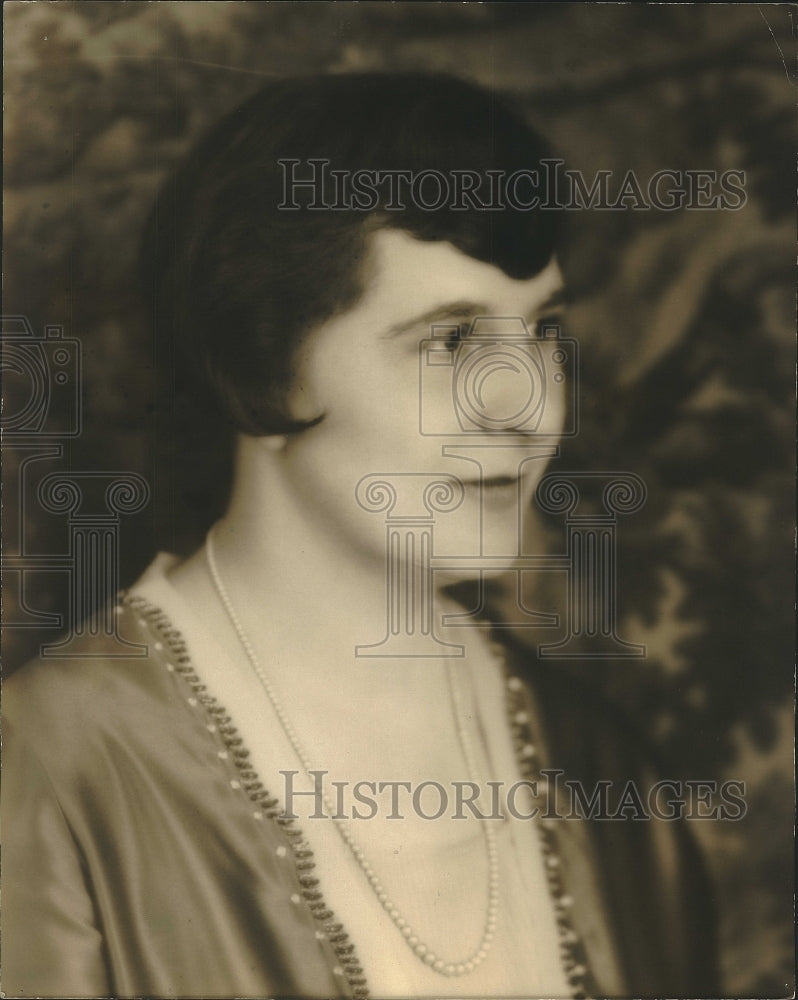 Press Photo Marjorie E Will poses for her portrait - sba27967