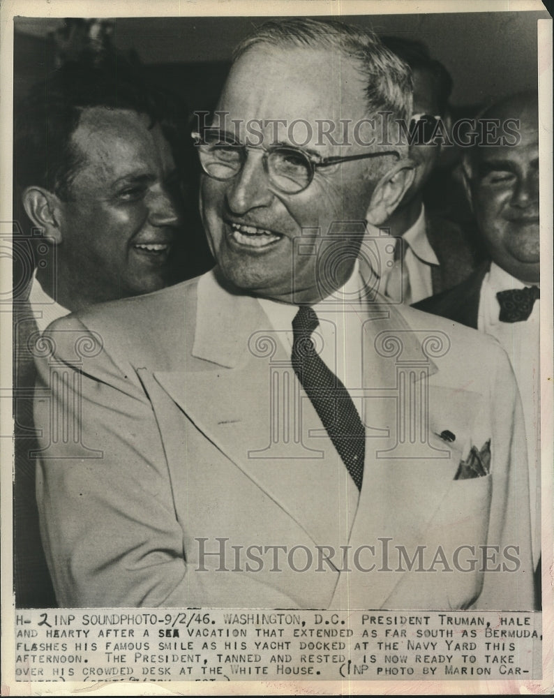 1946 Press Photo President Truman as he docks at the Navy yard after a vacation