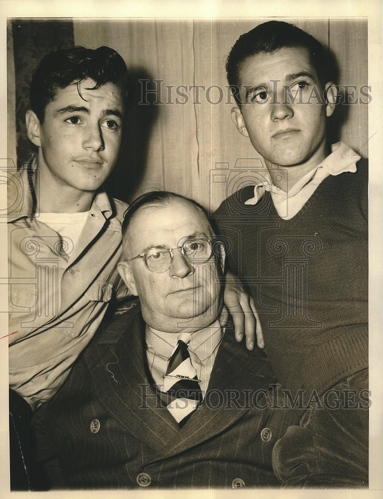 1940 Press Photo Comedian Daniel W Hoge with sons Daniel &amp; Jack - sba28128- Historic Images