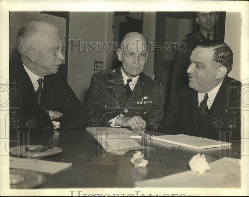 1940 Press Photo NY Mayor Fiorello LaGuardia with Col OM Biggar, Lt Gen DeWitt