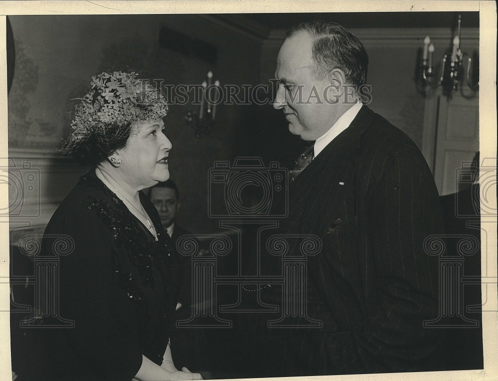 1944 Press Photo Movie Critic Louella Parsons & fiance expert Beardsley Ruml