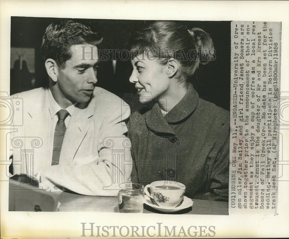1956 Press Photo U of Ore miler Jim Bailey & girlfriend Janet Somers engaged