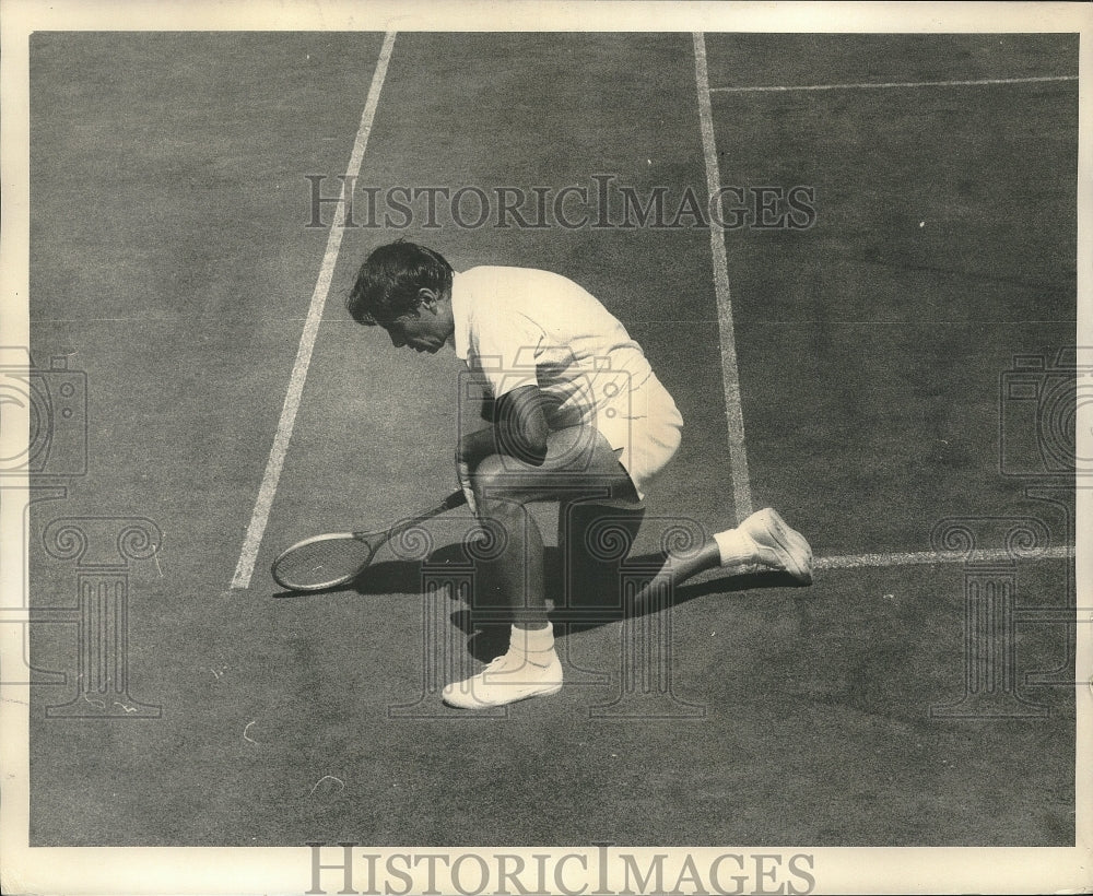 1970 Press Photo Richard Gonzales takes fall at tennis vs Ingo Budding- Historic Images