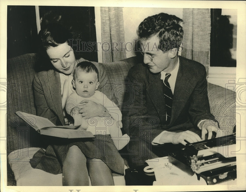 Press Photo Kermit Roosevelt with wife, the former Polly Oladis & baby