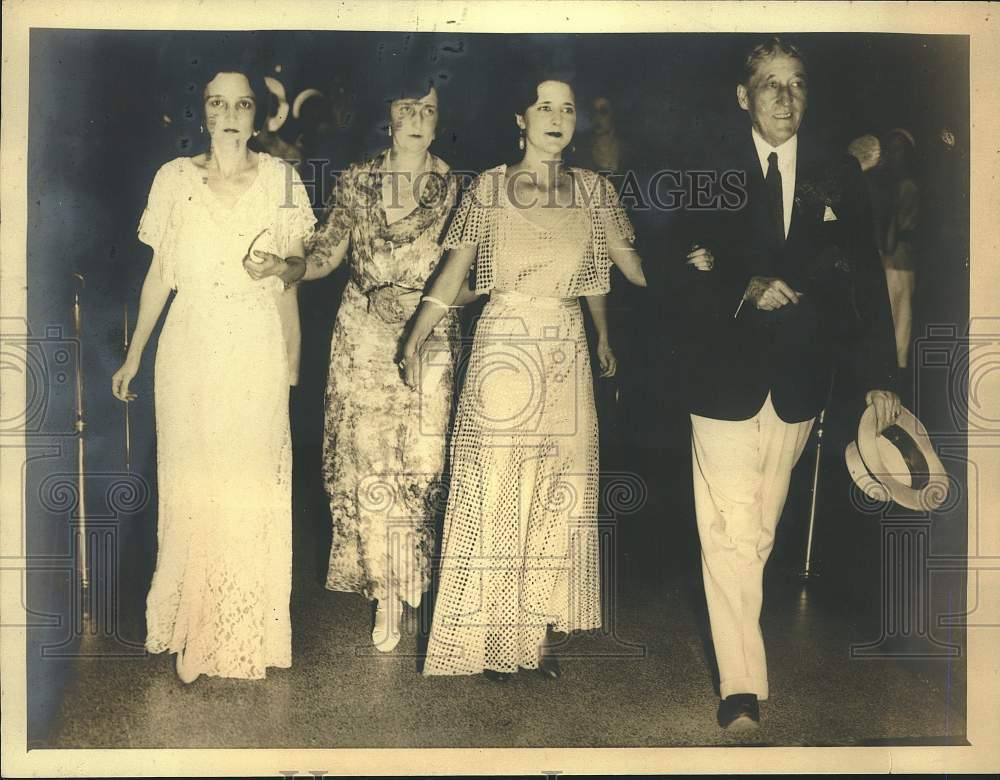 1932 Press Photo Utah Senator William King escorts his group to premiere in D.C.- Historic Images